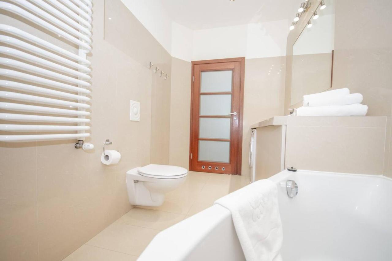 Inpoint 2-Bedrooms Apartment With Private Garden And Free Parking Krakow Exterior photo